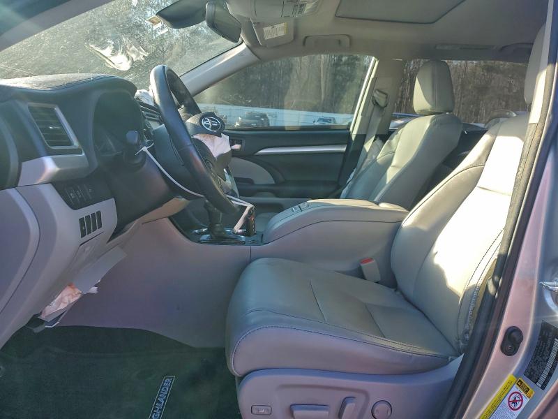 Photo 7 from auction – 2018 TOYOTA HIGHLANDER with VIN 5TDKZRFH8JS540808