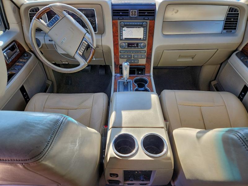 Photo 8 from auction – 2011 LINCOLN NAVIGATOR with VIN 5LMJJ3J57BEJ09700