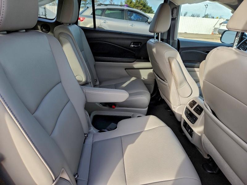 Photo 11 from auction – 2019 HONDA PILOT TOUR with VIN 5FNYF6H67KB096467