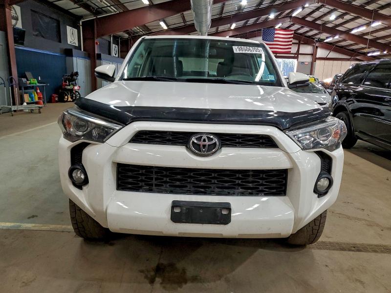 Photo 5 from auction – 2018 TOYOTA 4RUNNER SR with VIN JTEBU5JR9J5502030