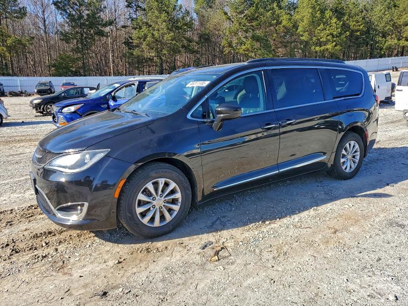CHRYSLER PACIFICA T 2017 with VIN 2C4RC1BG5HR613926 - Photo from auction