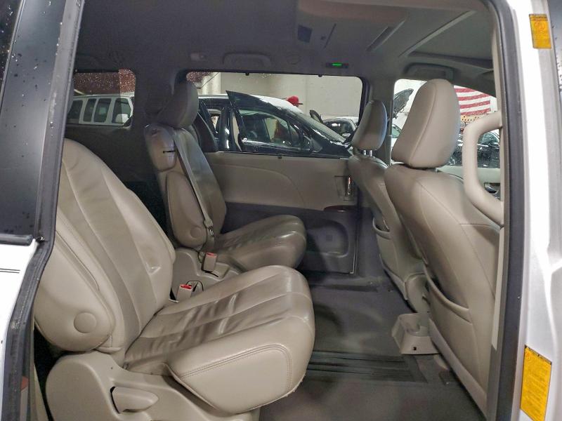 Photo 11 from auction – 2013 TOYOTA SIENNA XLE with VIN 5TDYK3DC3DS396964