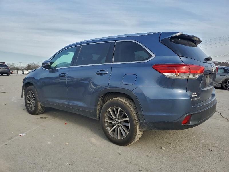 Photo 2 from auction – 2019 TOYOTA HIGHLANDER with VIN 5TDKZRFH3KS360170