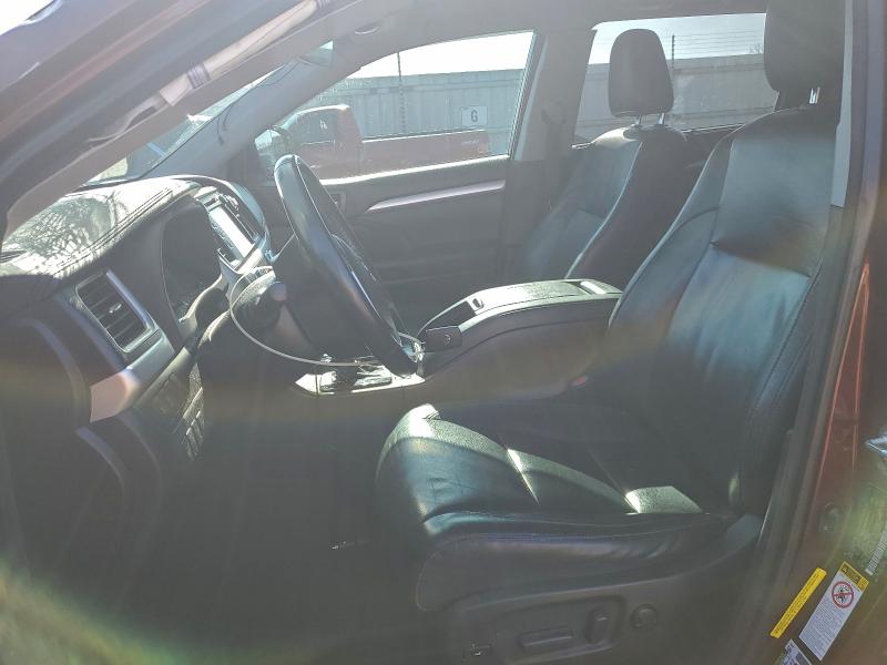 Photo 7 from auction – 2017 TOYOTA HIGHLANDER with VIN 5TDKZRFH5HS234143