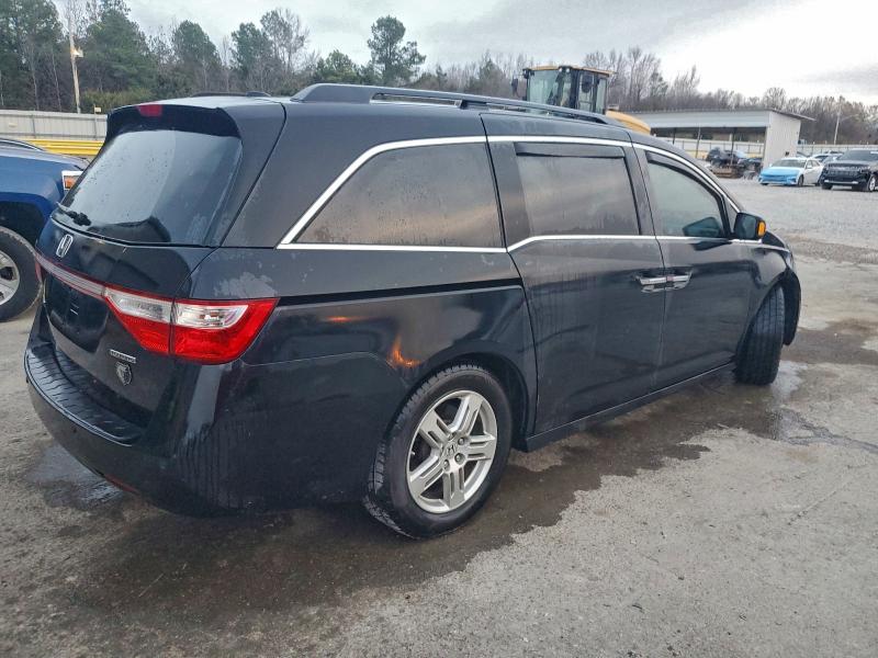Photo 3 from auction – 2011 HONDA ODYSSEY TO with VIN 5FNRL5H94BB044537