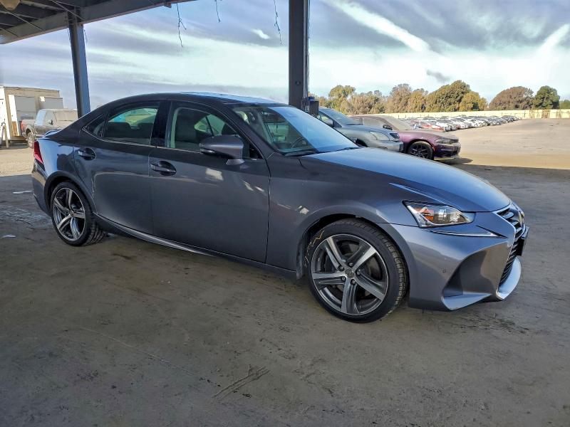 Photo 4 from auction – 2017 LEXUS IS 200T with VIN JTHBA1D20H5040289