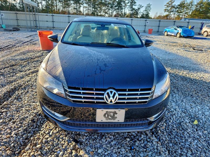 Photo 5 from auction – 2012 VOLKSWAGEN PASSAT SEL with VIN 1VWCM7A32CC048490