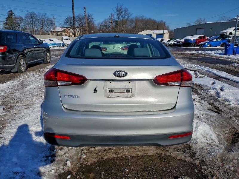 Photo 6 from auction – 2017 KIA FORTE LX with VIN 3KPFK4A77HE158975