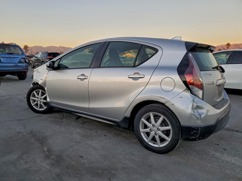 Photo 2 from auction – 2017 TOYOTA PRIUS C with VIN JTDKDTB30H1598537