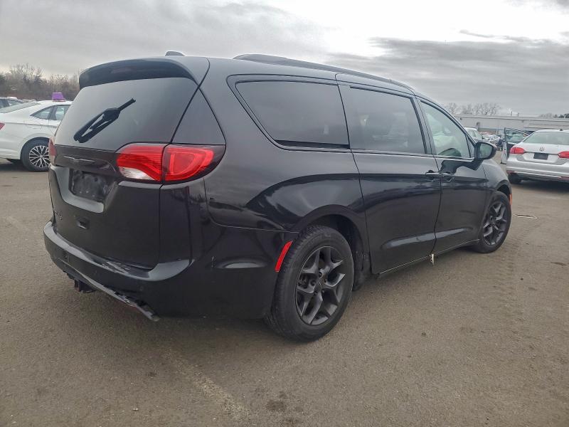 Photo 3 from auction – 2019 CHRYSLER PACIFICA T with VIN 2C4RC1BG9KR532192