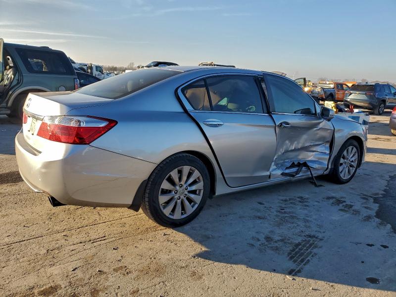 Photo 3 from auction – 2015 HONDA ACCORD EXL with VIN 1HGCR2F89FA152374