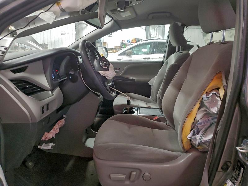 Photo 7 from auction – 2018 TOYOTA SIENNA LE with VIN 5TDKZ3DC8JS924902