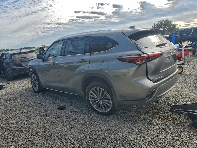 Photo 2 from auction – 2025 TOYOTA HIGHLANDER with VIN 5TDKBRCH5SS647230