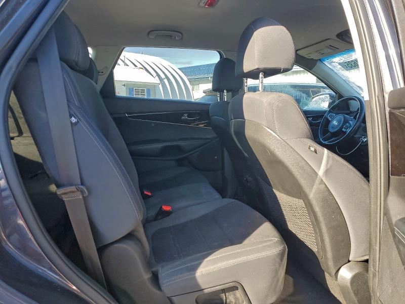 Photo 11 from auction – 2018 KIA SORENTO LX with VIN 5XYPGDA32JG405797