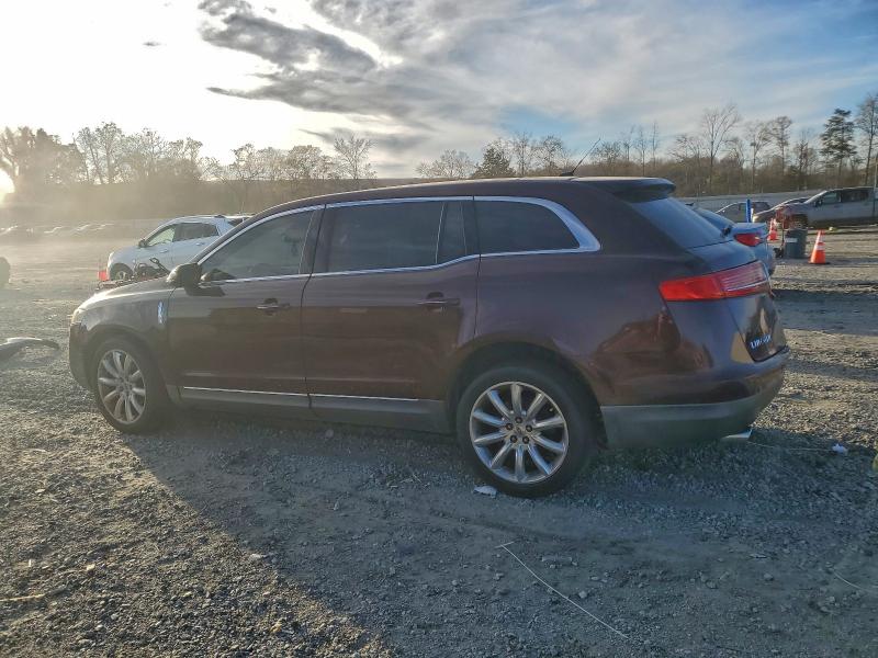 Photo 2 from auction – 2010 LINCOLN MKT with VIN 2LMHJ5FR0ABJ10520