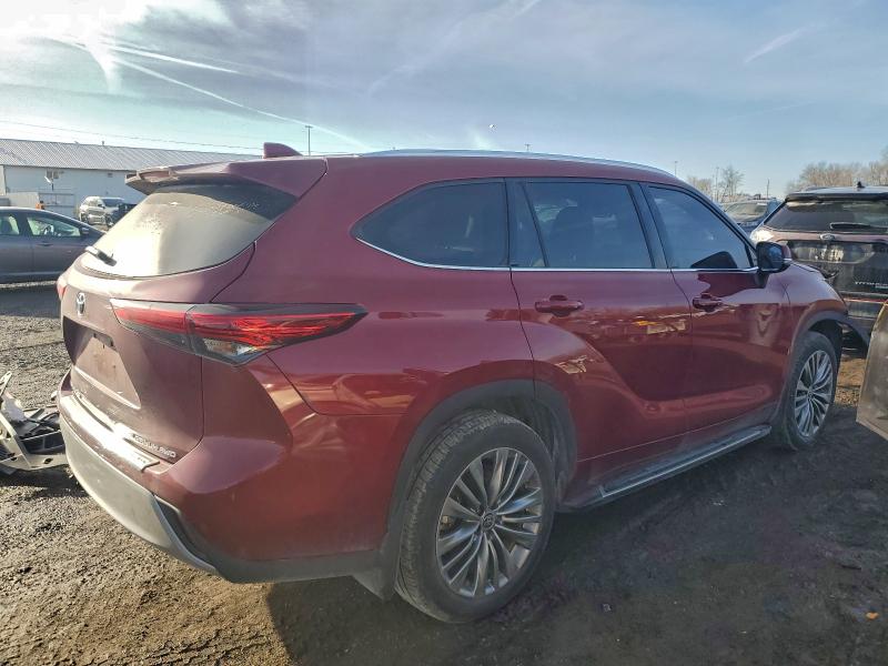Photo 3 from auction – 2021 TOYOTA HIGHLANDER with VIN 5TDFZRBH4MS089842