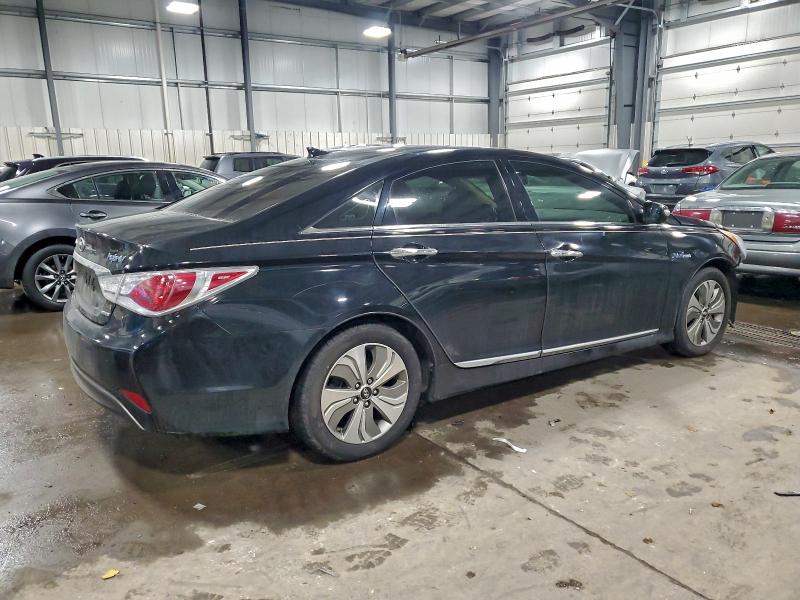 Photo 3 from auction – 2013 HYUNDAI SONATA HYB with VIN KMHEC4A48DA085459
