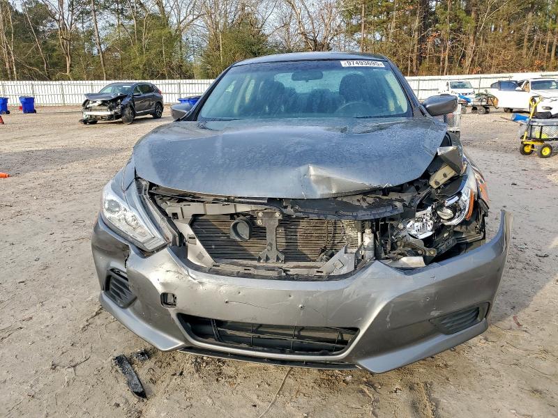 Photo 5 from auction – 2017 NISSAN ALTIMA with VIN 1N4AL3AP1HN337869