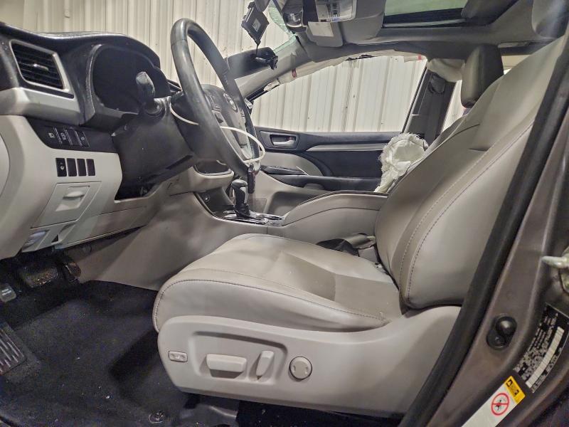 Zdjęcie 7 z aukcji – 2017 TOYOTA HIGHLANDER z VIN 5TDJZRFH8HS465467
