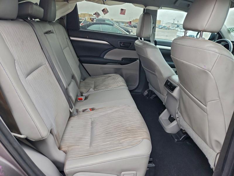 Photo 10 from auction – 2016 TOYOTA HIGHLANDER with VIN 5TDZKRFHXGS155360