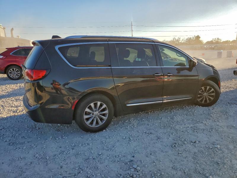Photo 3 from auction – 2018 CHRYSLER PACIFICA T with VIN 2C4RC1BG2JR143036