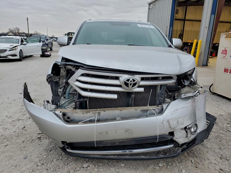 Photo 5 from auction – 2013 TOYOTA HIGHLANDER with VIN 5TDZK3EH3DS094816