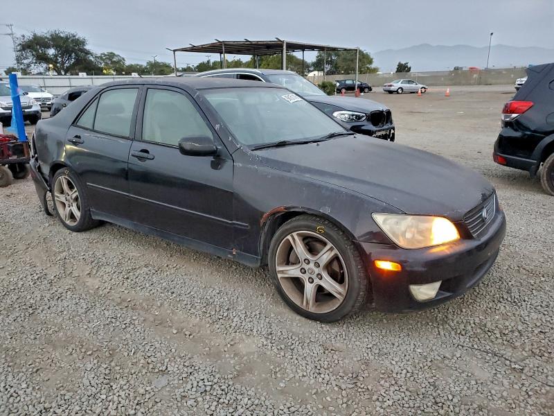 Photo 4 from auction – 2001 LEXUS IS with VIN JTHBD182510013495