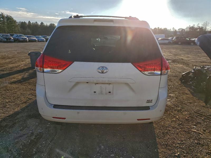 Photo 6 from auction – 2011 TOYOTA SIENNA with VIN 5TDDK3DC8BS010342