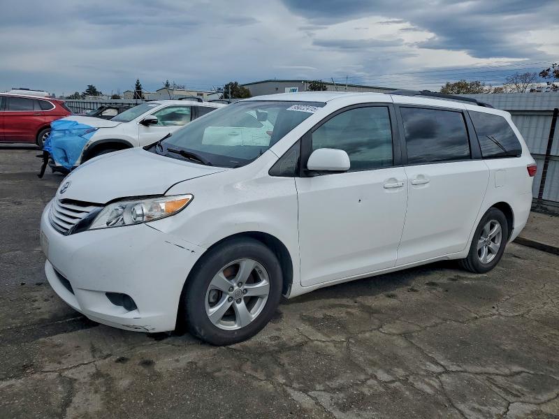 TOYOTA SIENNA LE 2017 with VIN 5TDKZ3DC3HS842151 - Photo from auction