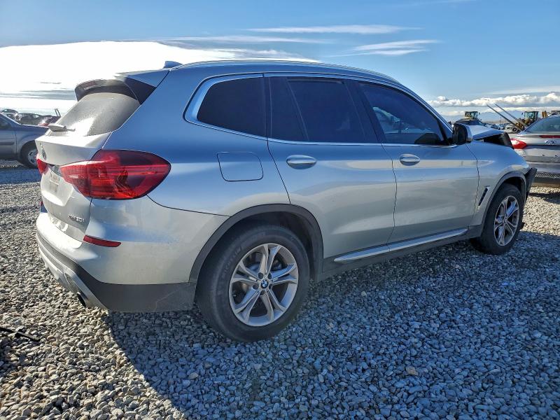 Photo 3 from auction – 2019 BMW X3 XDRIVE3 with VIN 5UXTR9C55KLE13307