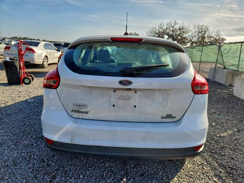 Photo 6 from auction – 2015 FORD FOCUS SE with VIN 1FADP3K27FL317834