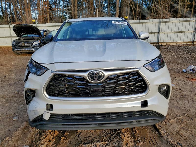 Photo 5 from auction – 2022 TOYOTA HIGHLANDER with VIN 5TDZZRAH7NS555327