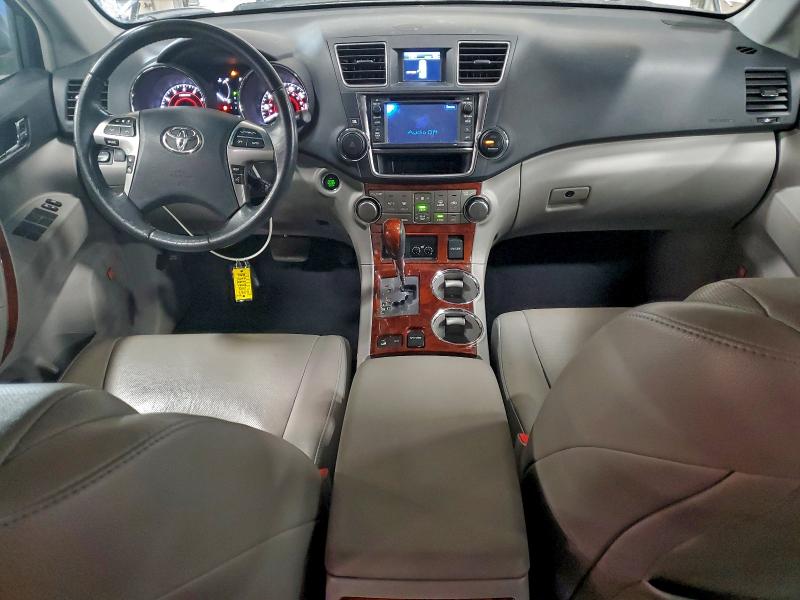 Zdjęcie 8 z aukcji – 2013 TOYOTA HIGHLANDER z VIN 5TDDK3EH0DS221788