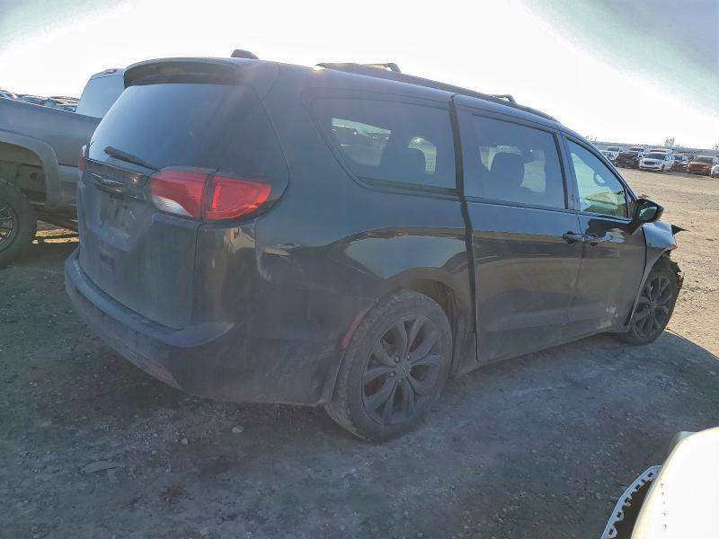 Photo 3 from auction – 2019 CHRYSLER PACIFICA T with VIN 2C4RC1BG4KR567027