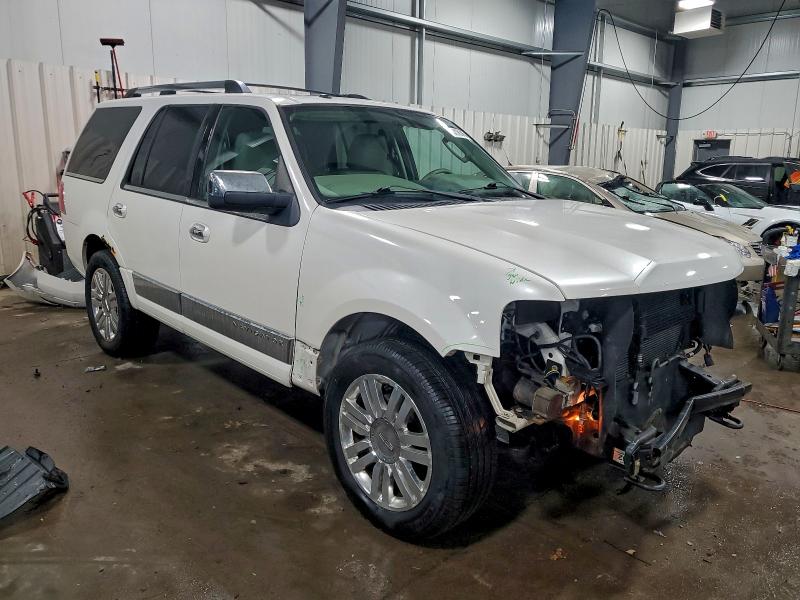 Photo 4 from auction – 2012 LINCOLN NAVIGATOR with VIN 5LMJJ2J50CEL04596