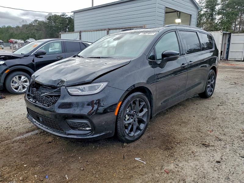 CHRYSLER PACIFICA L 2025 with VIN 2C4RC1GGXSR610956 - Photo from auction