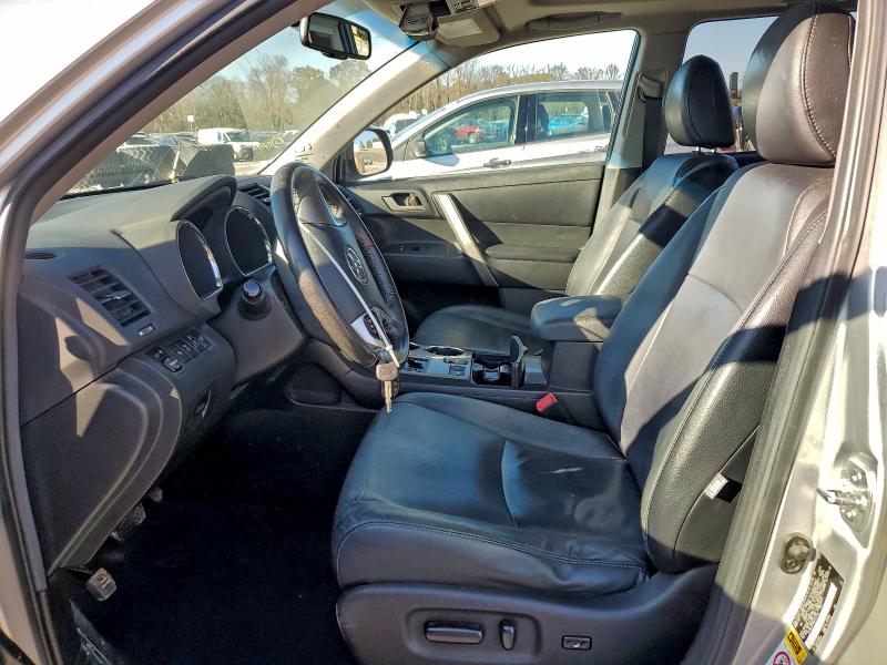 Photo 7 from auction – 2013 TOYOTA HIGHLANDER with VIN 5TDBK3EHXDS224138