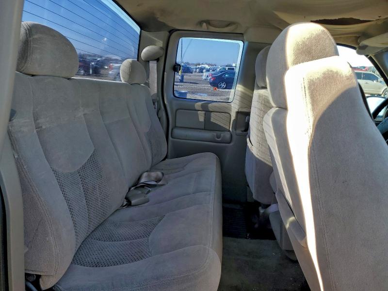 Photo 10 from auction – 2004 CHEVROLET SILVERADO with VIN 1GCEC19X94Z213632