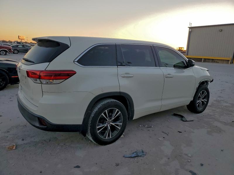Photo 3 from auction – 2018 TOYOTA HIGHLANDER with VIN 5TDZARFH6JS040300