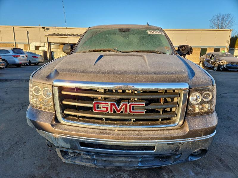 Photo 5 from auction – 2011 GMC SIERRA K15 with VIN 1GTR2VE39BZ275396