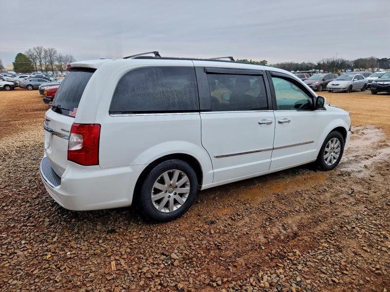 Photo 3 from auction – 2016 CHRYSLER TOWN & COU with VIN 2C4RC1BG1GR129394