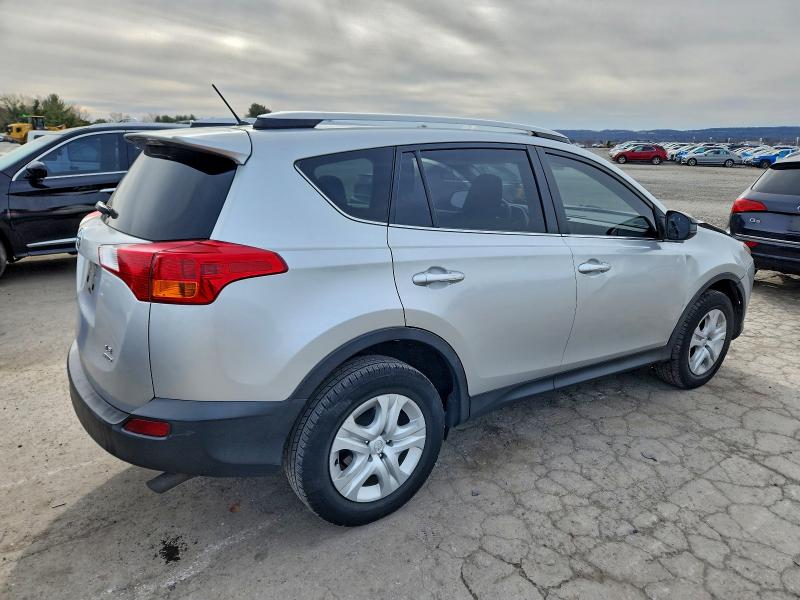 Photo 3 from auction – 2015 TOYOTA RAV4 LE with VIN JTMBFREV2FJ042575