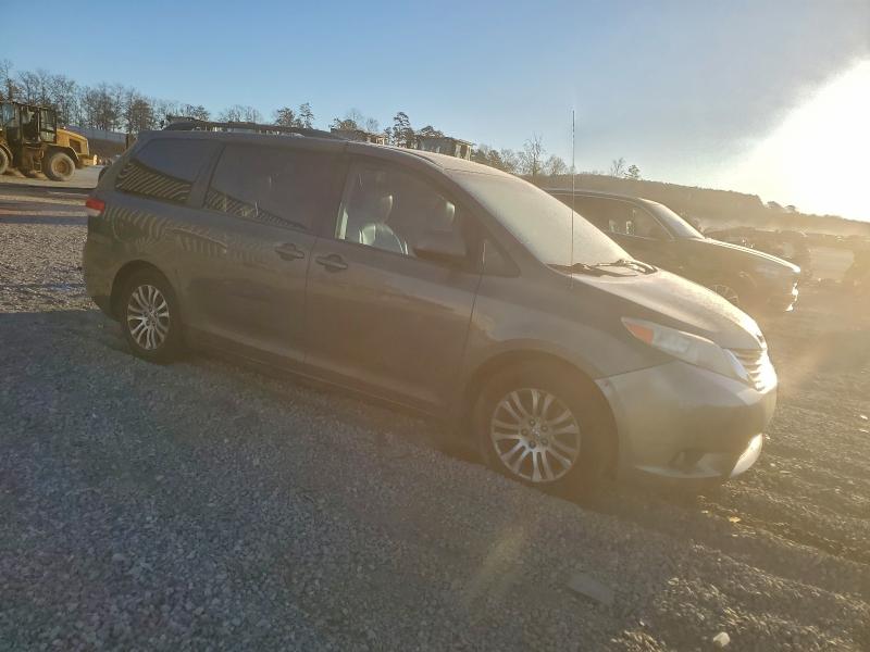 Photo 4 from auction – 2011 TOYOTA SIENNA XLE with VIN 5TDYK3DC9BS058644