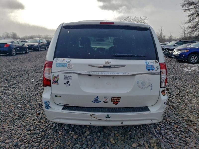 Photo 6 from auction – 2015 CHRYSLER TOWN & COU with VIN 2C4RC1CG0FR674404