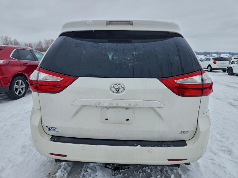 Photo 6 from auction – 2017 TOYOTA SIENNA XLE with VIN 5TDYZ3DC1HS778962