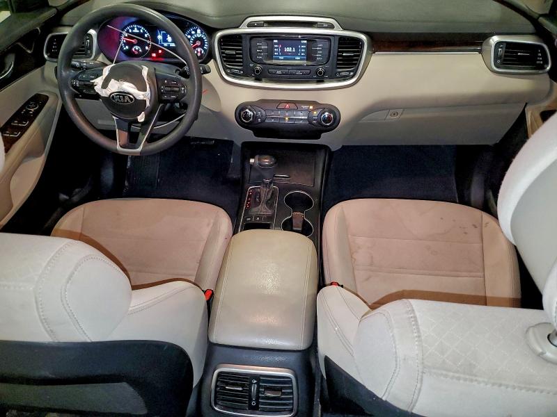 Photo 8 from auction – 2017 KIA SORENTO LX with VIN 5XYPGDA52HG217874