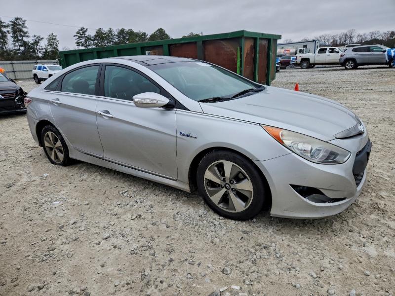 Photo 4 from auction – 2011 HYUNDAI SONATA HYB with VIN KMHEC4A46BA015763