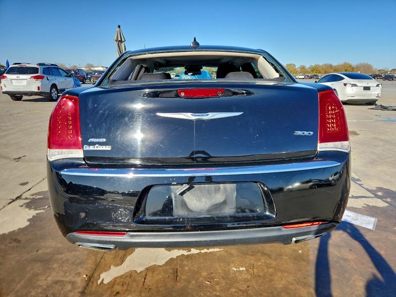 Photo 6 from auction – 2018 CHRYSLER 300 LIMITE with VIN 2C3CCAKG2JH268327