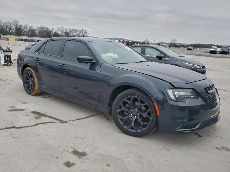 Photo 4 from auction – 2019 CHRYSLER 300 TOURIN with VIN 2C3CCAAGXKH601800