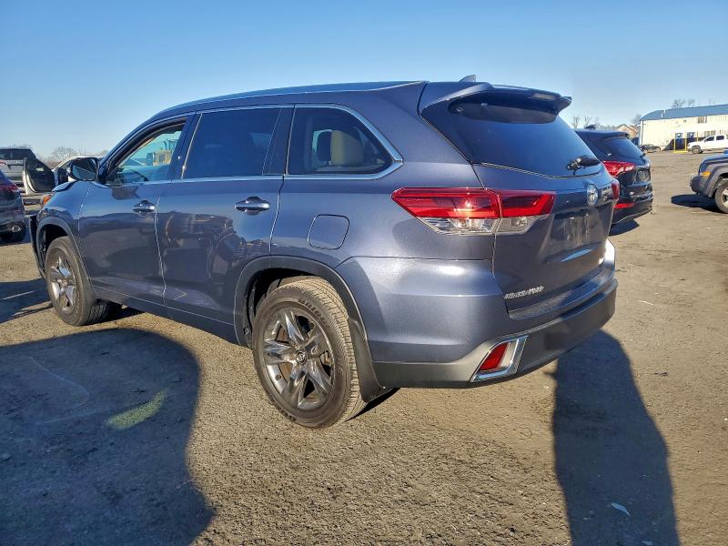 Photo 2 from auction – 2018 TOYOTA HIGHLANDER with VIN 5TDDZRFH8JS871896
